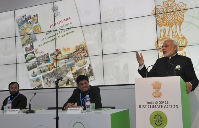 Narendra Modi addressing at the India Pavilion, at COP21 Summit, in Paris